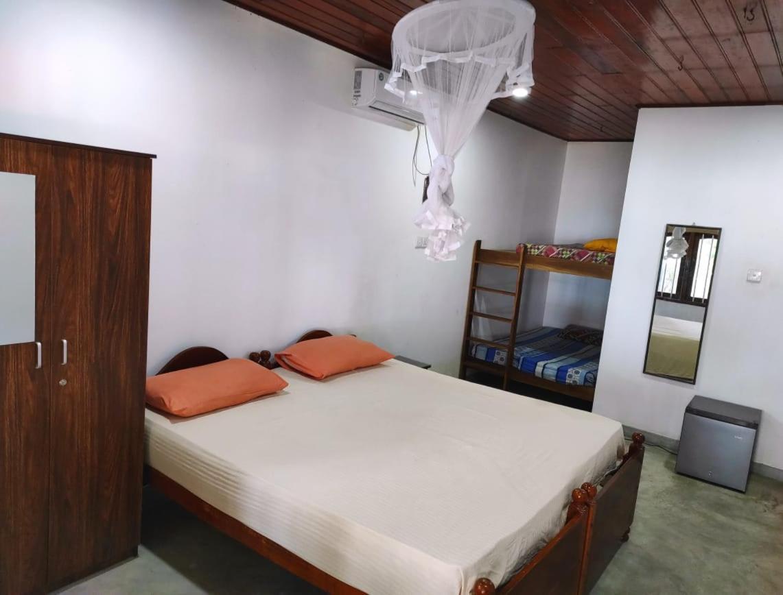 Blue Corals Beach Bungalow Matara Exteriör bild
