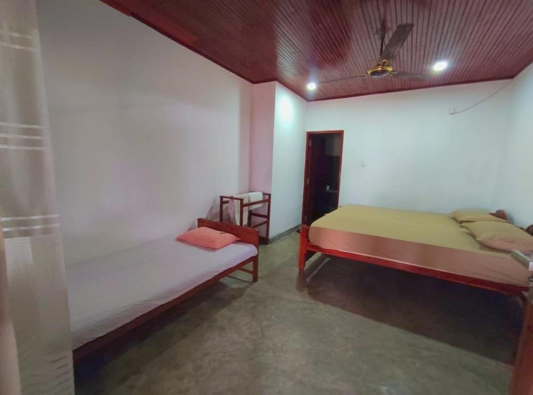 Blue Corals Beach Bungalow Matara Rum bild
