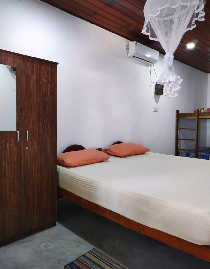 Blue Corals Beach Bungalow Matara Rum bild