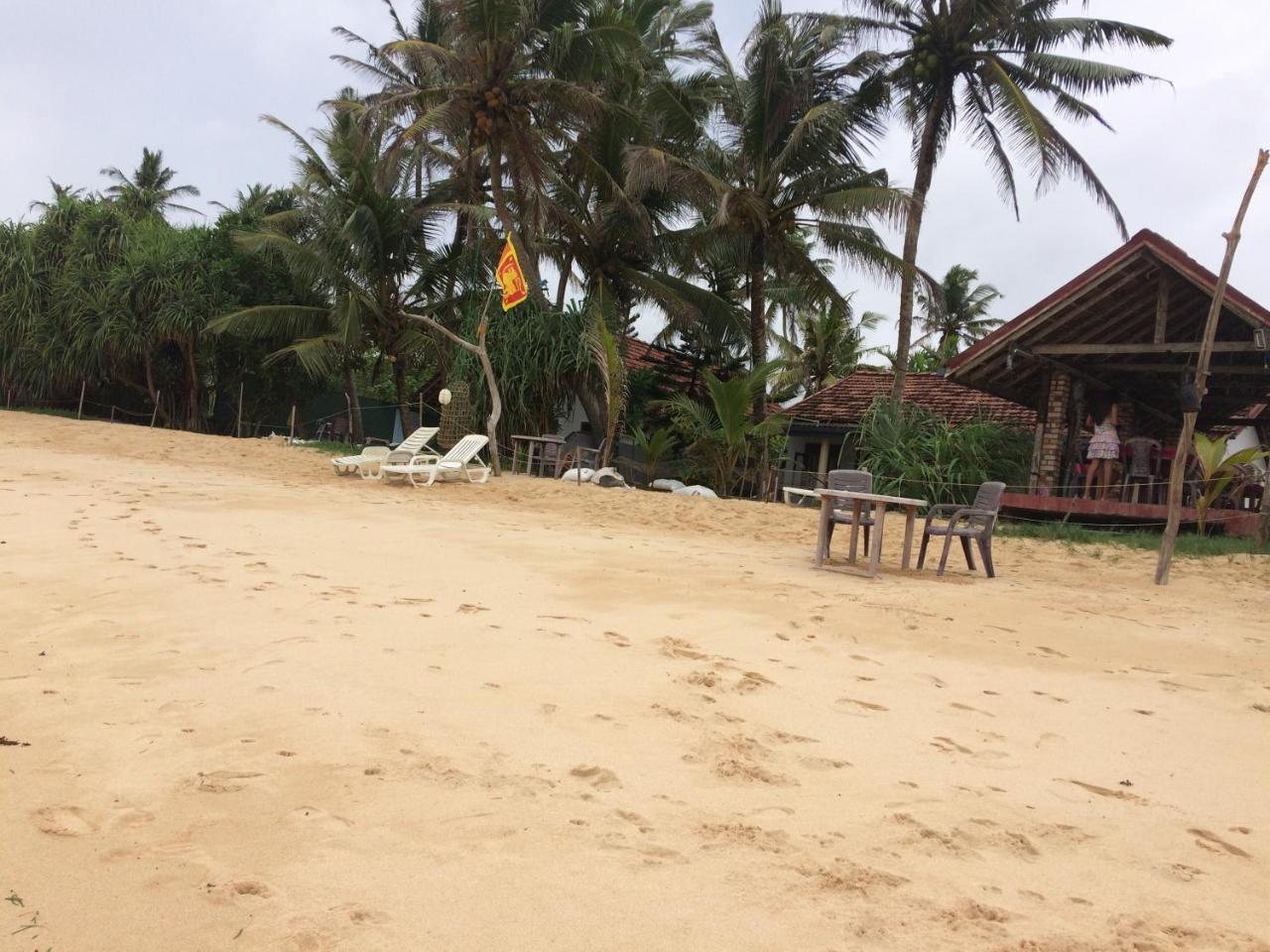 Blue Corals Beach Bungalow Matara Exteriör bild