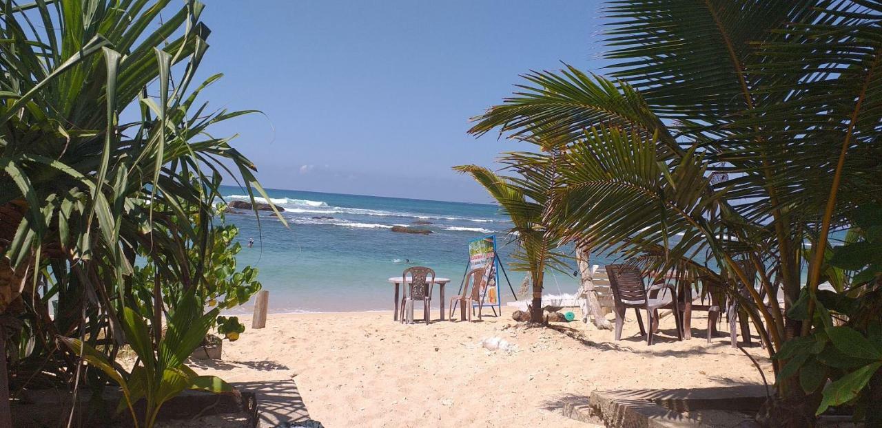 Blue Corals Beach Bungalow Matara Exteriör bild
